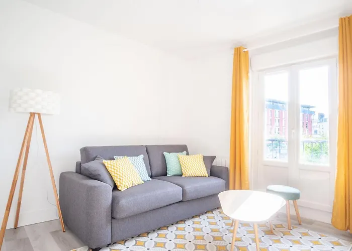 Danton Renaissance - F2 Renove - Tout Equipe