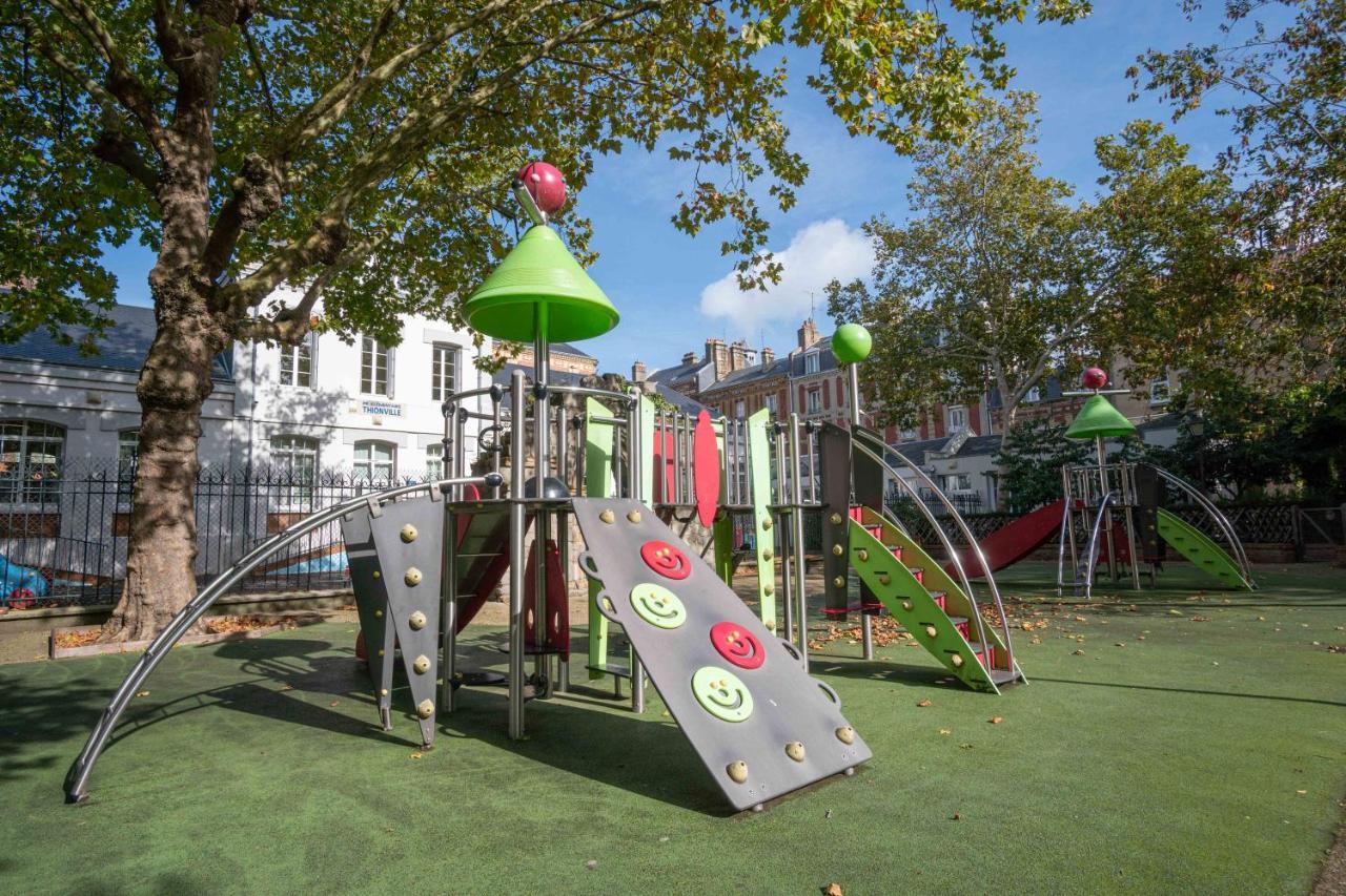 Danton Renaissance - F2 Renove - Equipe *